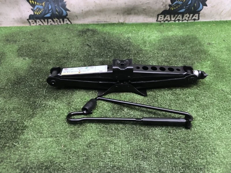 Домкрат Audi A3 2013 8V0011031 8V CJS