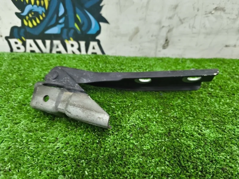 Петля капота правая Audi A3 2009 8P0823302B 8P CDA