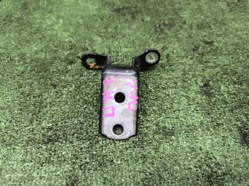 Петля двери нижняя Toyota Camry 2009 6877052031 40 2AZ-FE, задняя правая