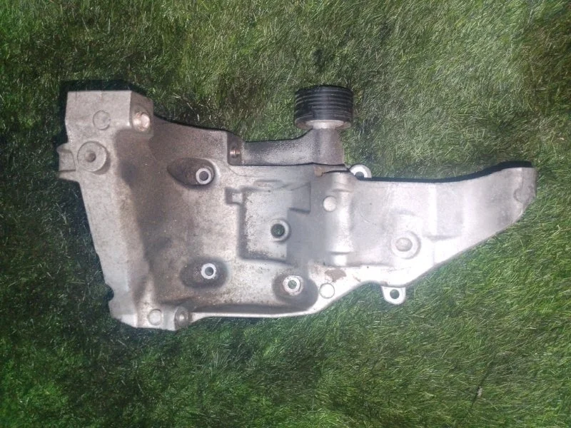 Кронштейн компрессора кондиционера Bmw 3-Series 11168506863 E90 N47D20 2.0D