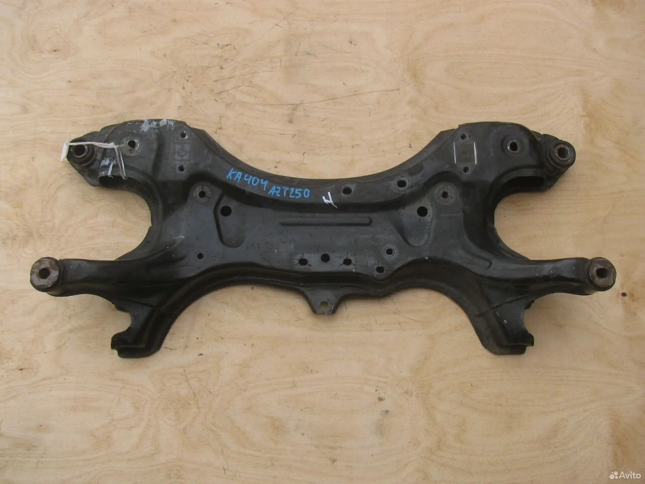 Подрамник балка toyota avensis azt250