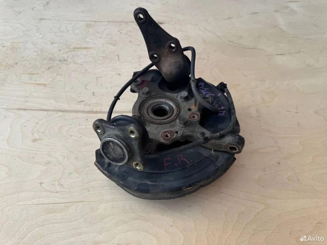 Ступица передняя правая mitsubishi pajero montero