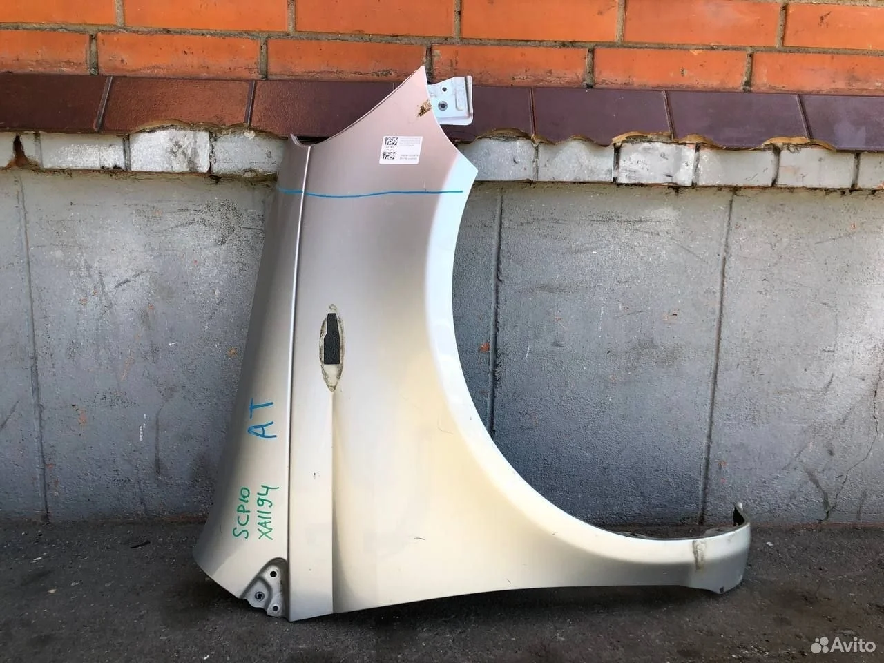 Крыло переднее правое toyota yaris vitz scp10