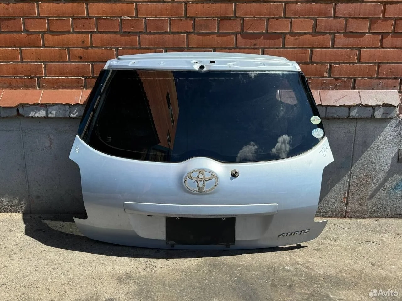 Задняя дверь крышка багажника toyota auris zre154