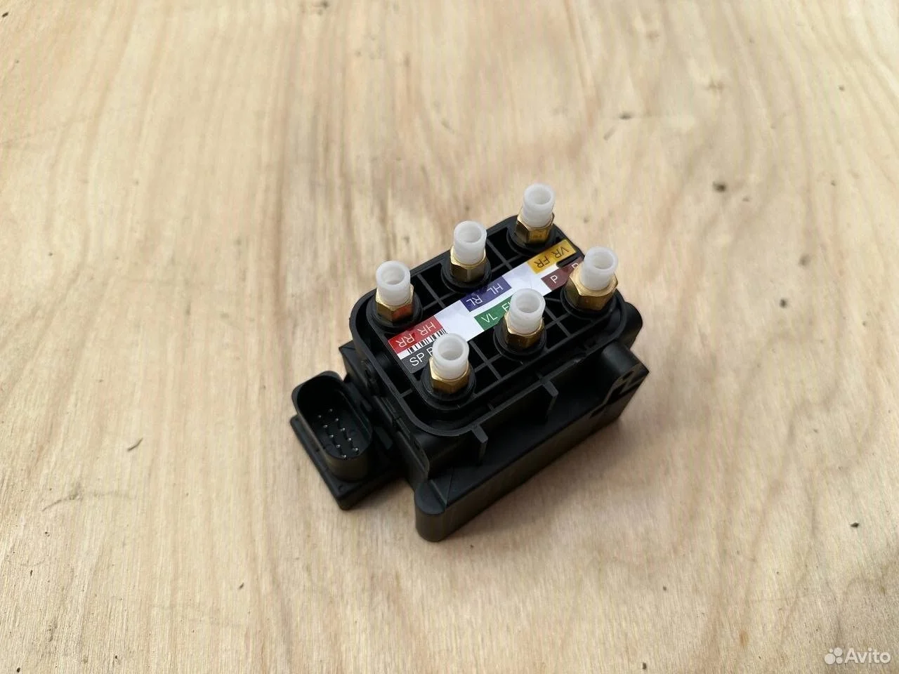 Блок клапанов пневмоподвески mercedes w221 w222 gl