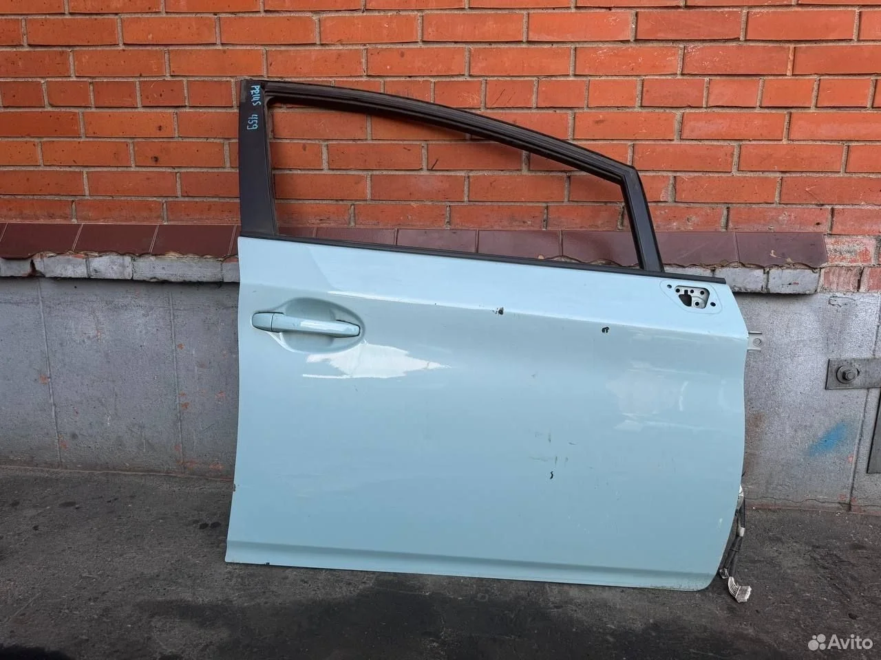 Дверь передняя правая toyota prius zvw30