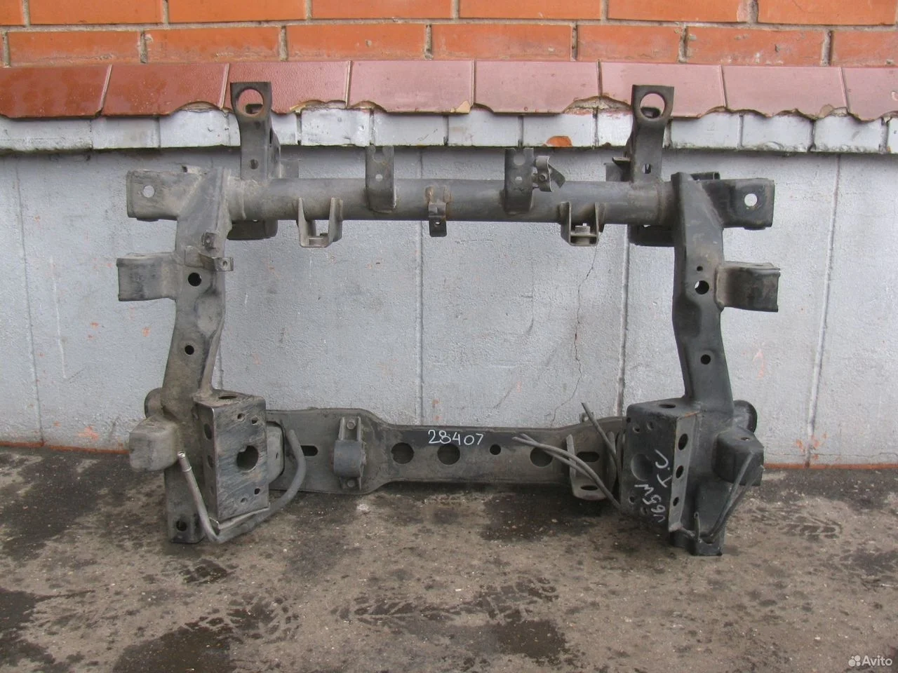 Передний подрамник mitsubishi pajero montero