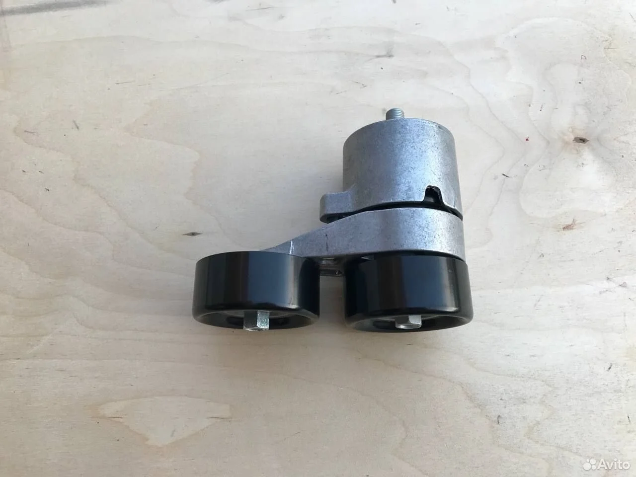 Натяжной механизм приводного ремня ролик isuzu