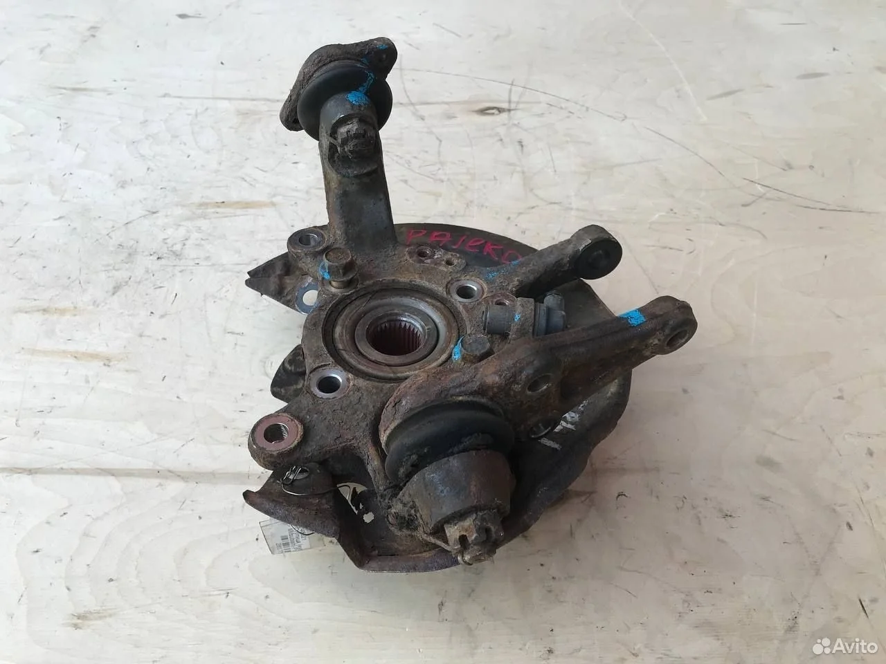 Ступица передняя левая mitsubishi pajero montero