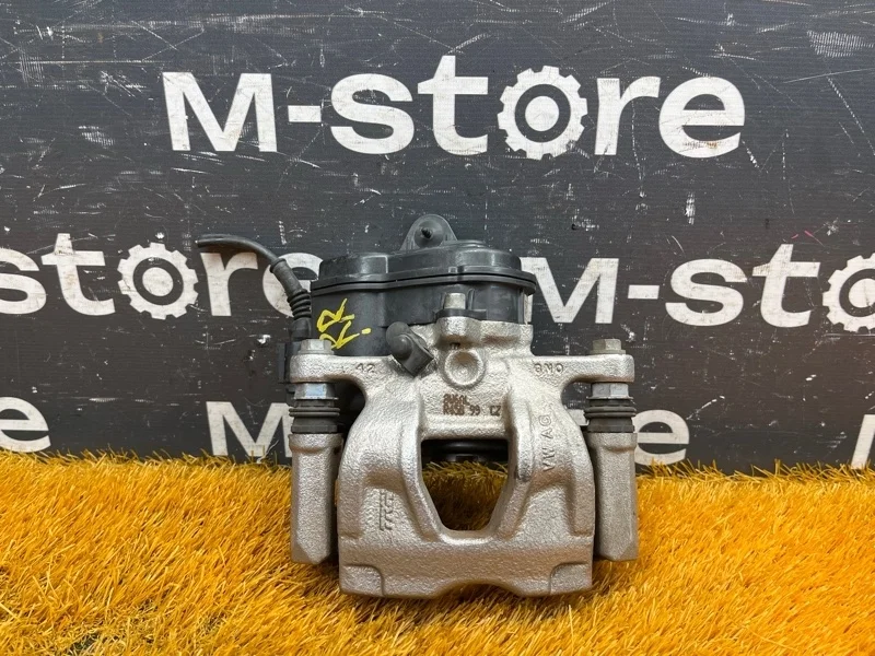 Суппорт Audi A4 2015 8W0615404 B9/8W CVKB, задний правый