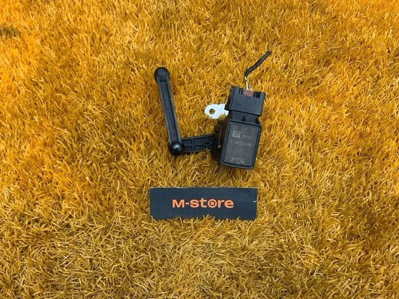 Датчик высоты дорожного просвета Bmw X5 2004 1093698 E53 M54B30 (306S3), задний левый