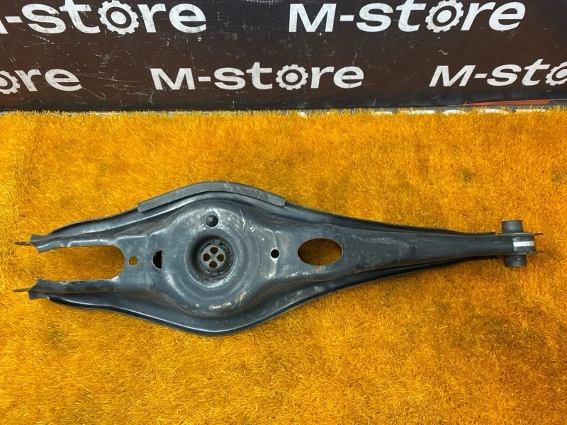 Рычаг подвески нижний Audi A3 2014 5Q0505311D 8V CXS, задний правый