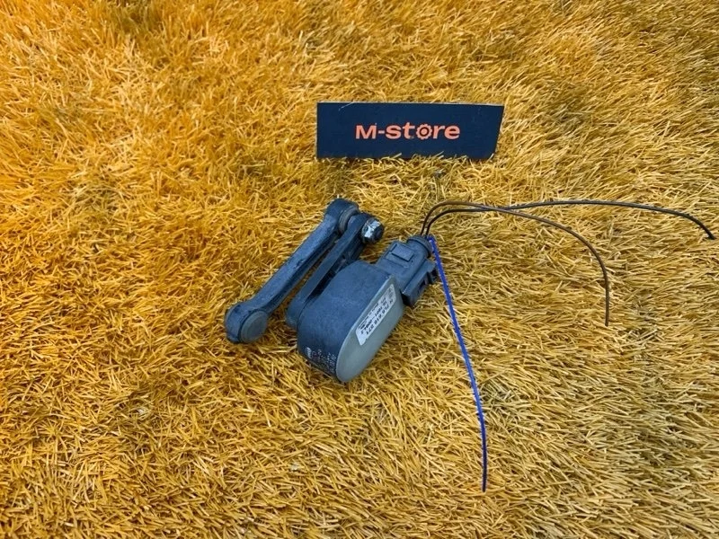 Датчик высоты дорожного просвета Audi Q7 2012 7L6616571 4L CJTC, задний левый