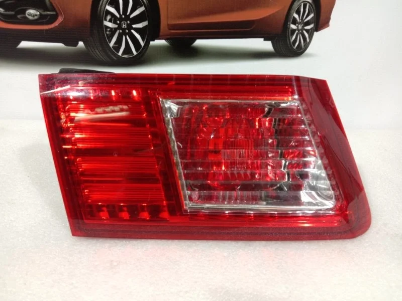 Фонарь в крышку багажника левый Honda Accord 8 CU