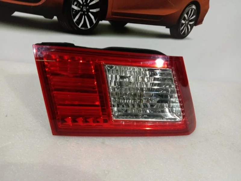 Фонарь в крышку багажника левый Honda Accord 8 CU