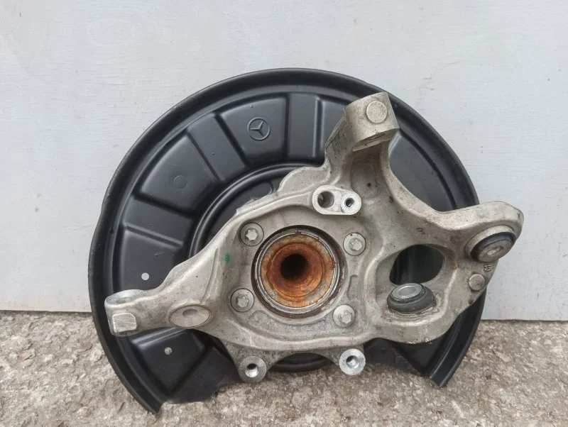 Кулак задней подвески задний левый Mercedes-Benz