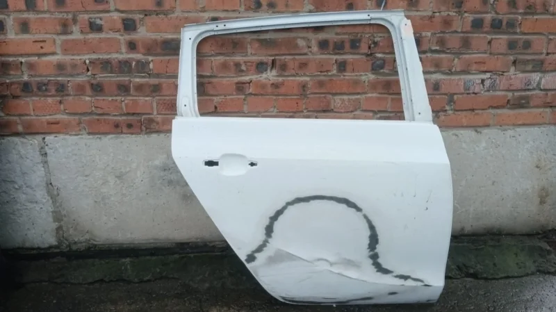 Дверь задняя правая Opel Zafira P12