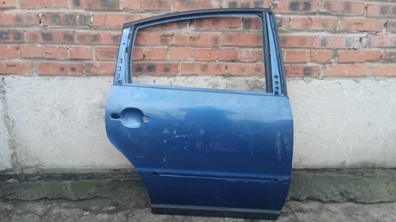 Дверь задняя правая Volkswagen Passat B5