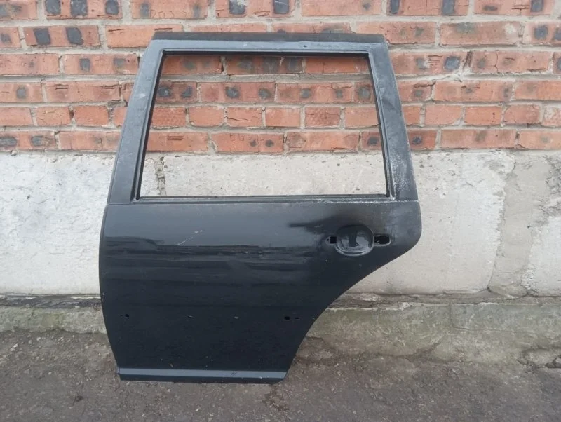 Дверь задняя левая Volkswagen Bora 1J6