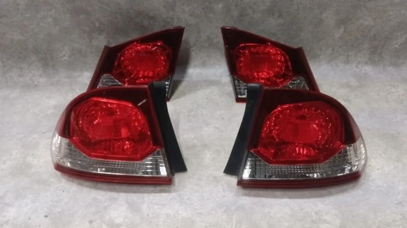 Комплект фонарей задний Honda Civic 4D FD R18A1