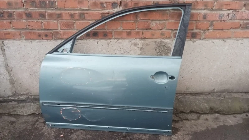 Дверь передняя левая Volkswagen Passat B5
