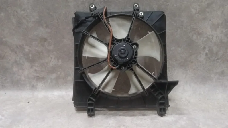 Диффузор радиатора охлаждения двигателя левый