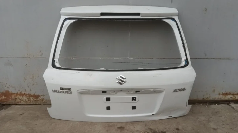 Крышка багажника задняя Suzuki SX4 YA
