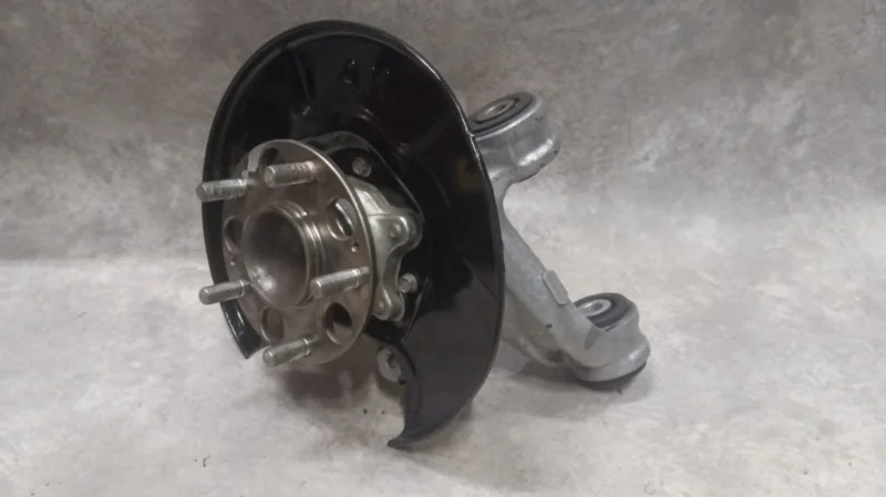 Кулак задней подвески задний правый Honda Civic 4D