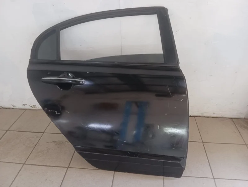 Дверь задняя правая Honda Civic 4D FD R18A1