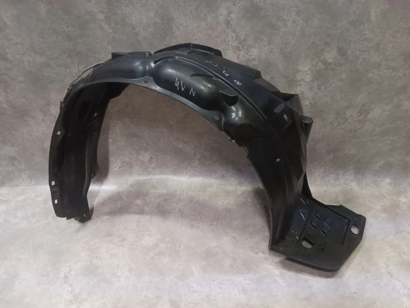Подкрылок передний правый Honda Civic 4D FB R18Z1