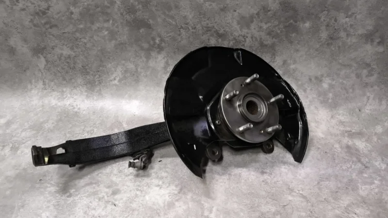 Поворотный кулак передний левый Honda Accord CU