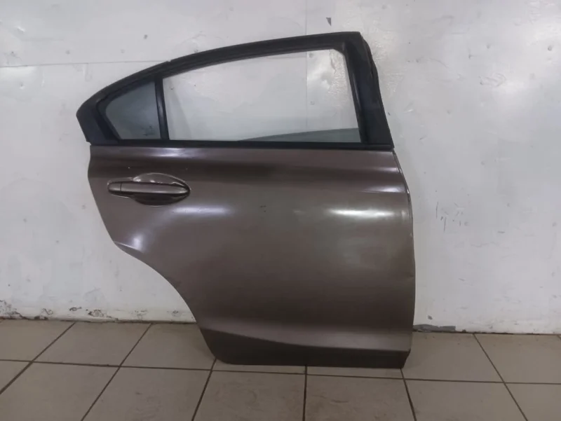 Дверь задняя правая Honda Civic 4D FB R18Z1