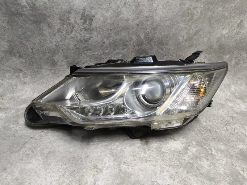 Фара ксенон передняя левая Toyota Camry XV55 2ARFE