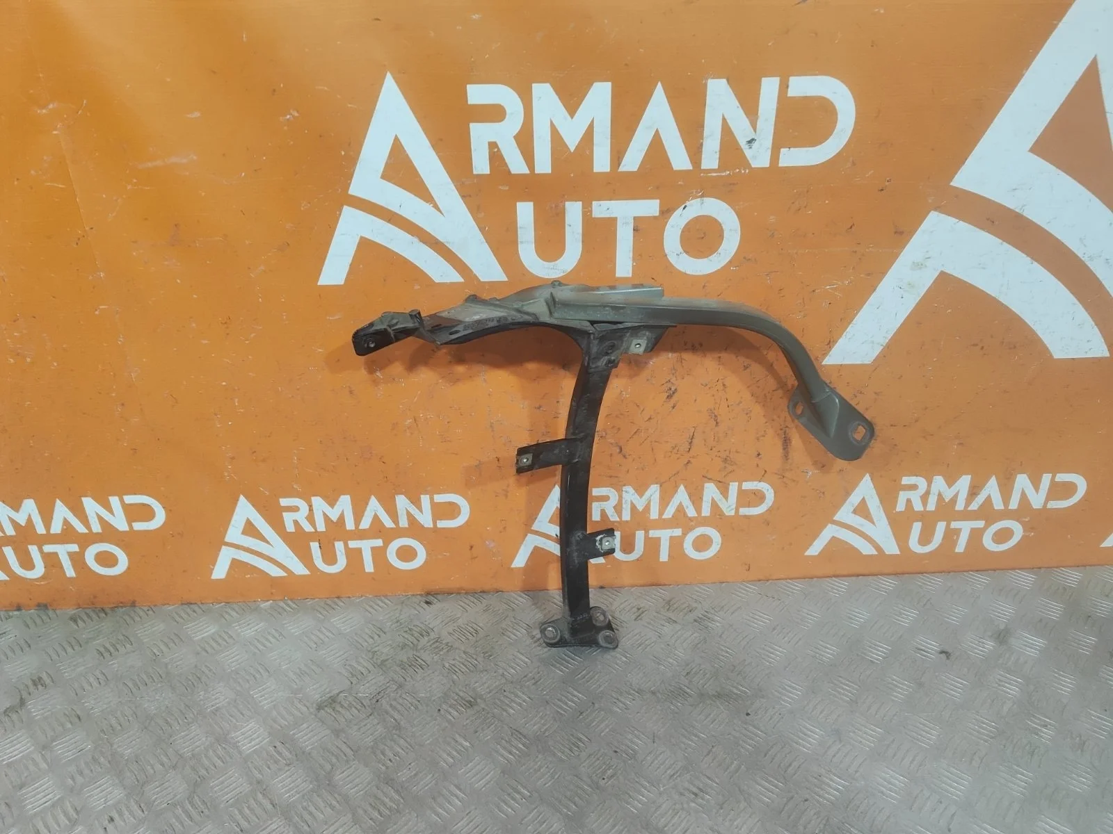 Кронштейн крыла Audi A8 2010-2017 3 D4