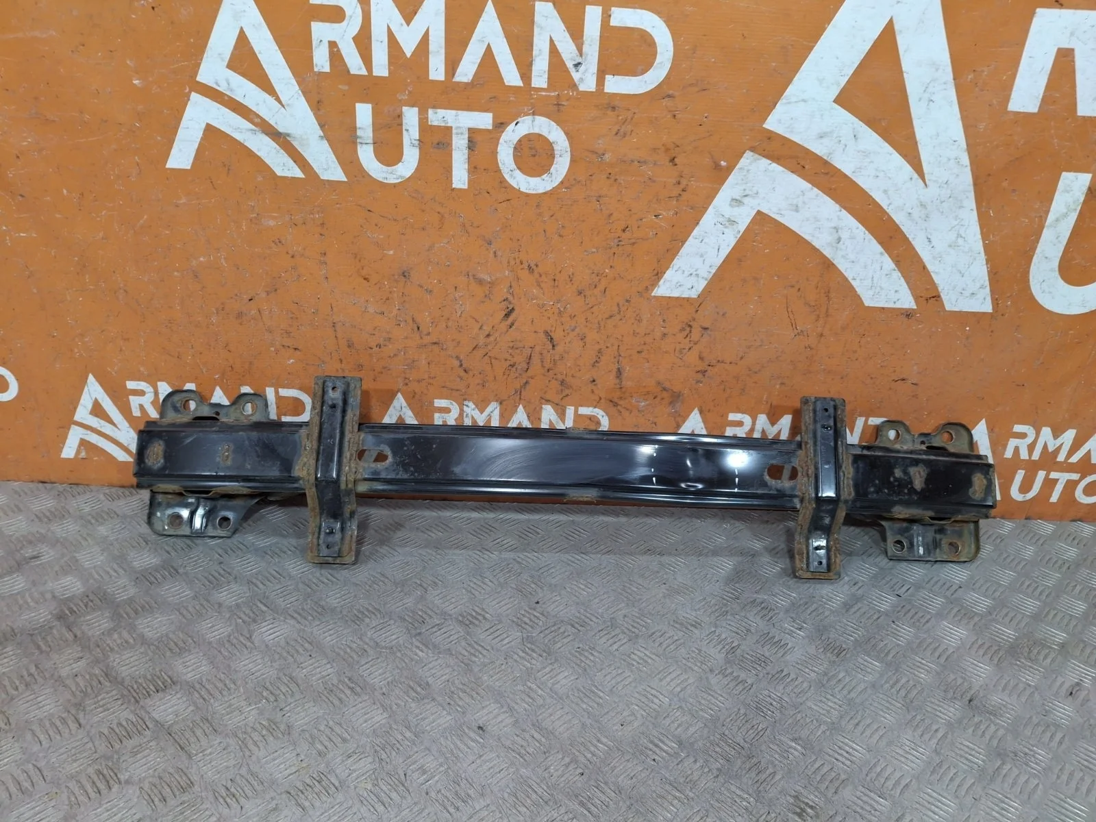 Усилитель бампера Hyundai H1 / Grand Starex 2007-нв