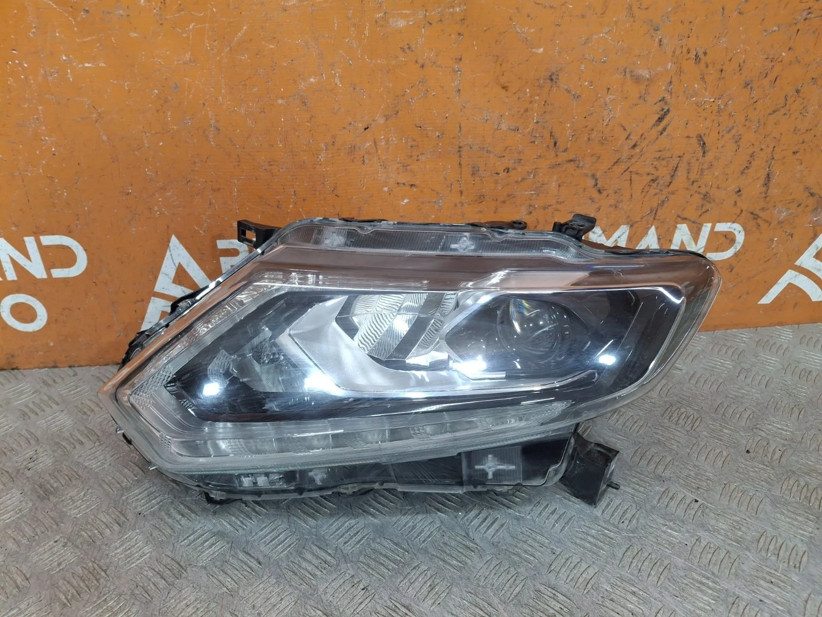 Фара Nissan X-Trail 2013-2019 T32
