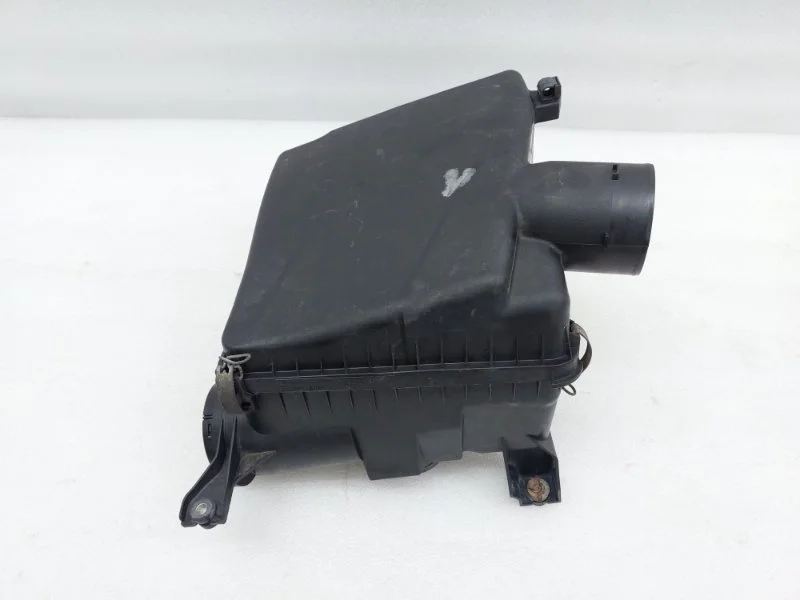 Корпус воздушного фильтра Toyota Land Cruiser 2011 J200