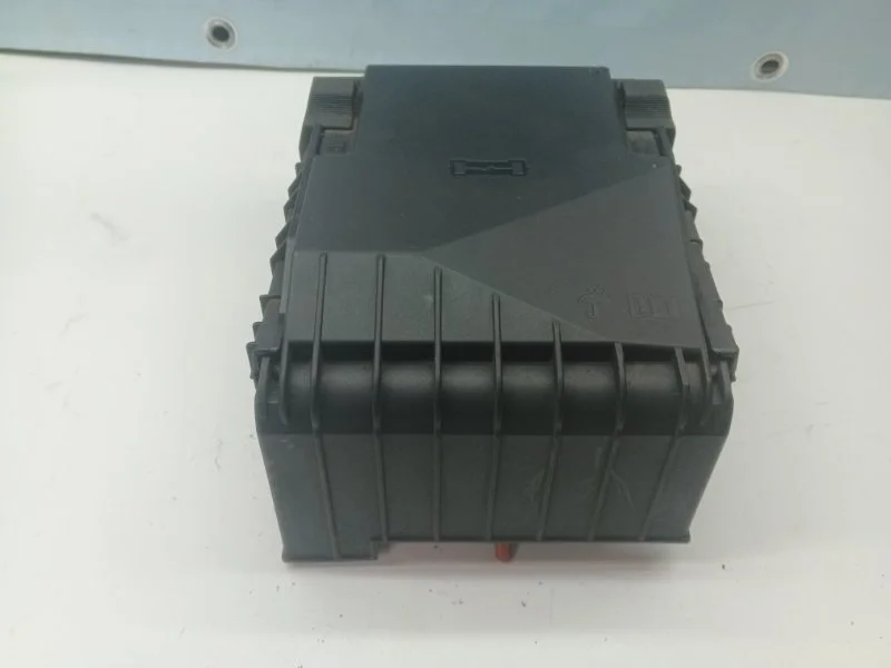 Блок предохранителей под капот Volkswagen Caddy 2006 1K0937125A 2KB 1.6 BSE