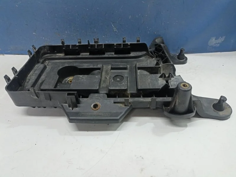 Площадка АКБ Volkswagen Caddy 2006 1K0915333 2KB 1.6 BSE