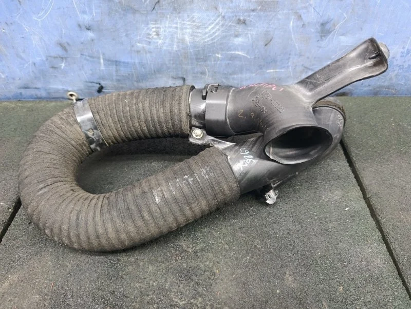 Патрубок воздухозаборника Toyota Verso 2016 1775237030 ZGR20 1.6 1ZR-FAE