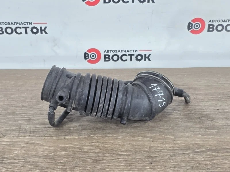 Патрубок дроссельной заслонки Mitsubishi Galant 1999 MR224142 EA2A 4G63