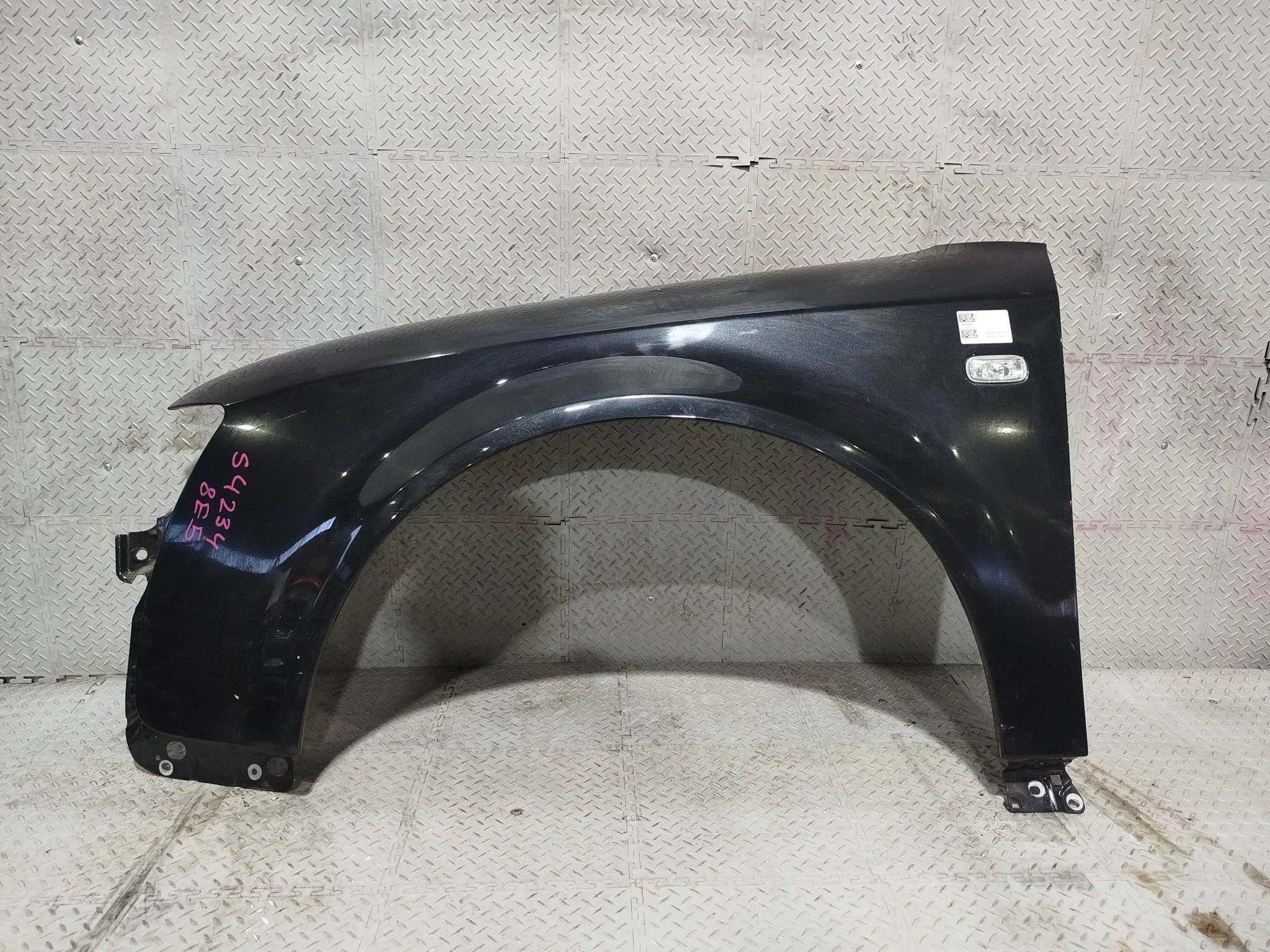 КРЫЛО AUDI 8E0821105B ПЕРЕД ЛЕВО черный, LZ9W S4234