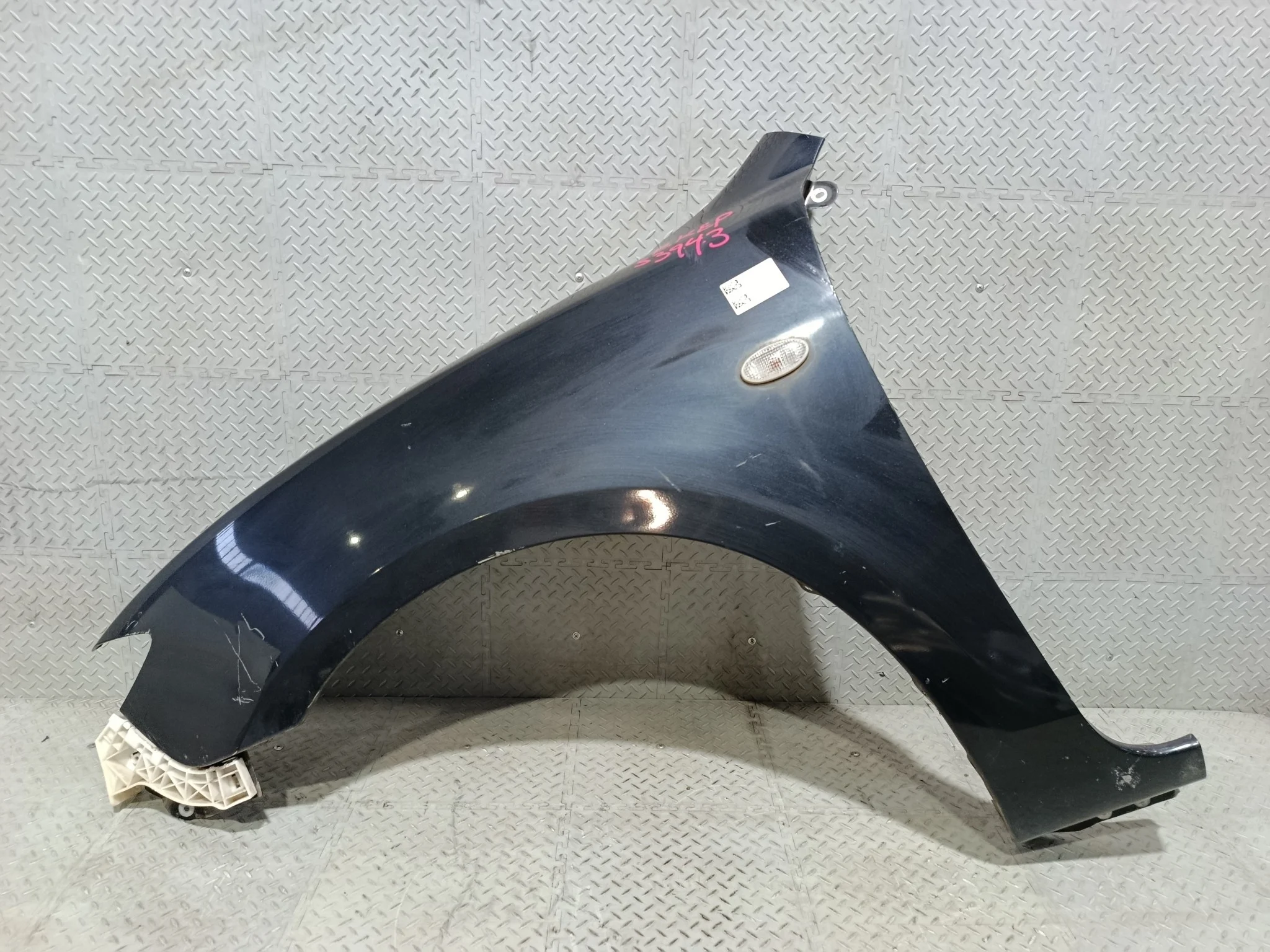 КРЫЛО MAZDA BN8V52211D ПЕРЕД ЛЕВО черный, 16W S3943