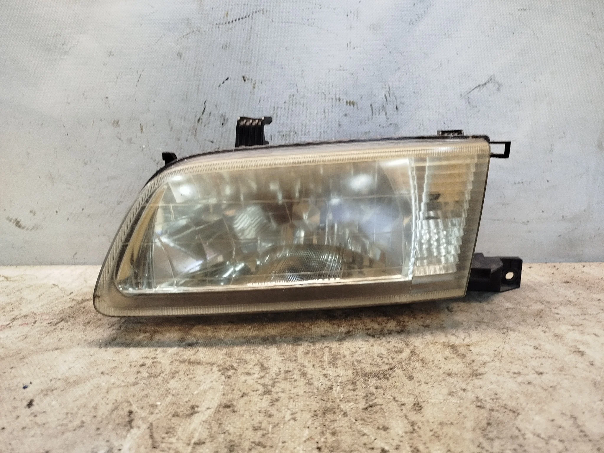 ФАРА NISSAN ЛЕВО 260604M429 VE013