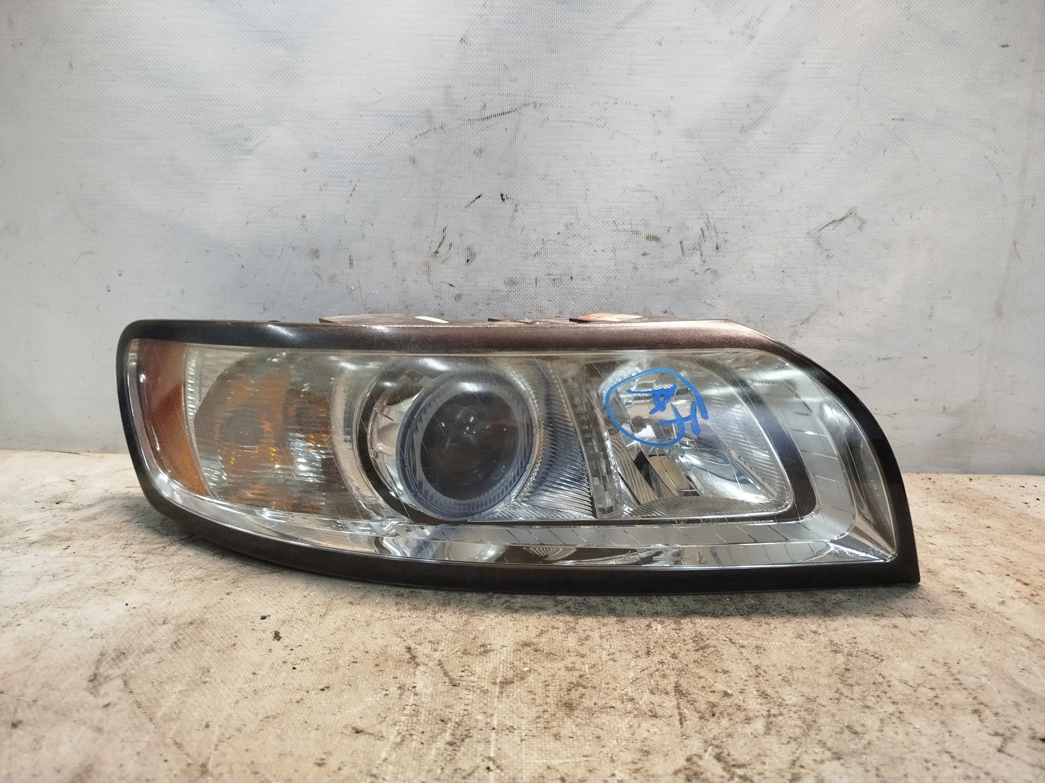 ФАРА VOLVO ПРАВО 31299616 QA6305