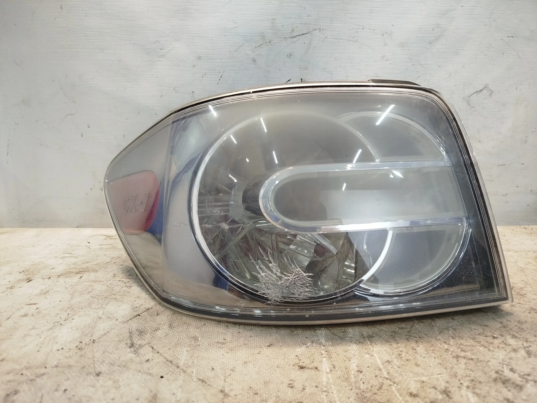 ФОНАРЬ MAZDA ЛЕВО E22151160B QE219