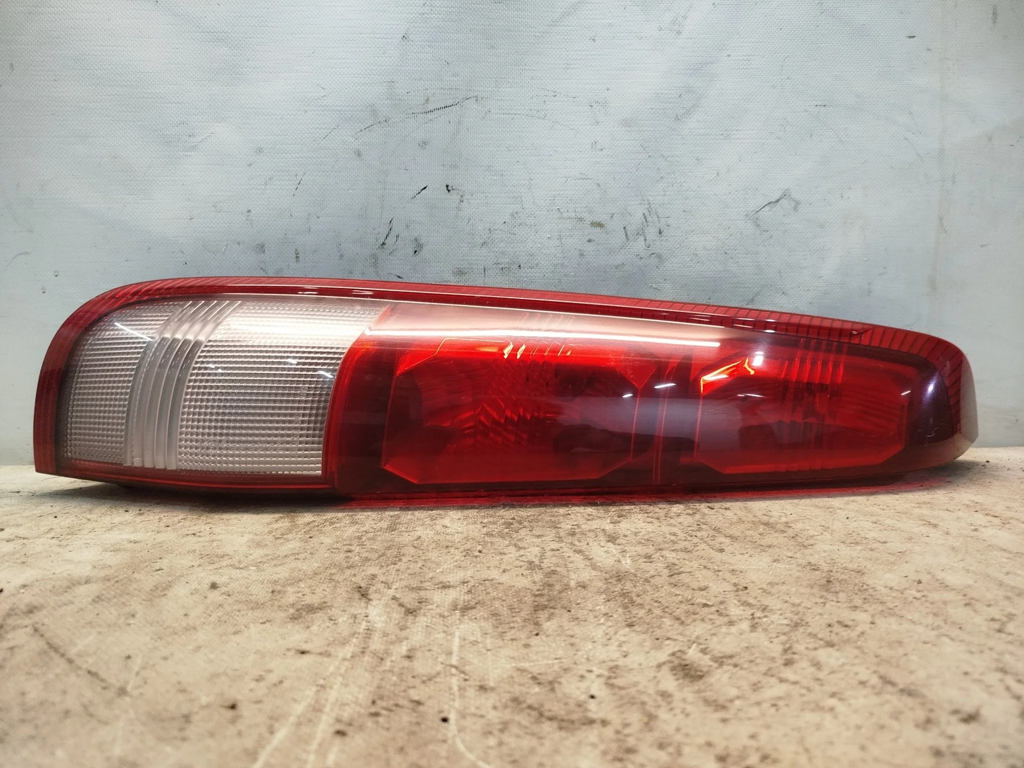 ФОНАРЬ NISSAN ЛЕВО 26555EQ00A S4044