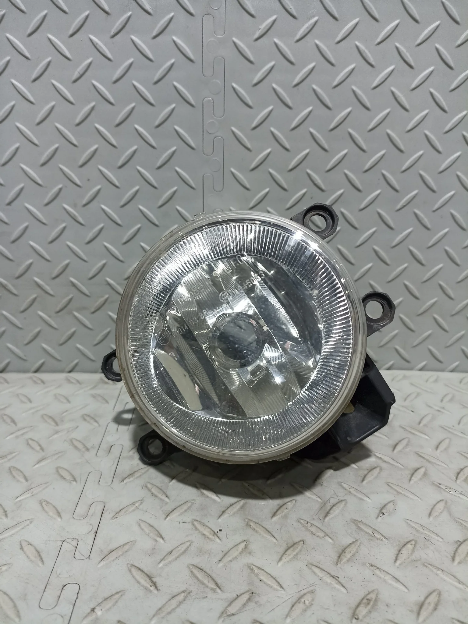 ТУМАНКА TOYOTA LEXUS ПРАВО 8121012230 XA6705