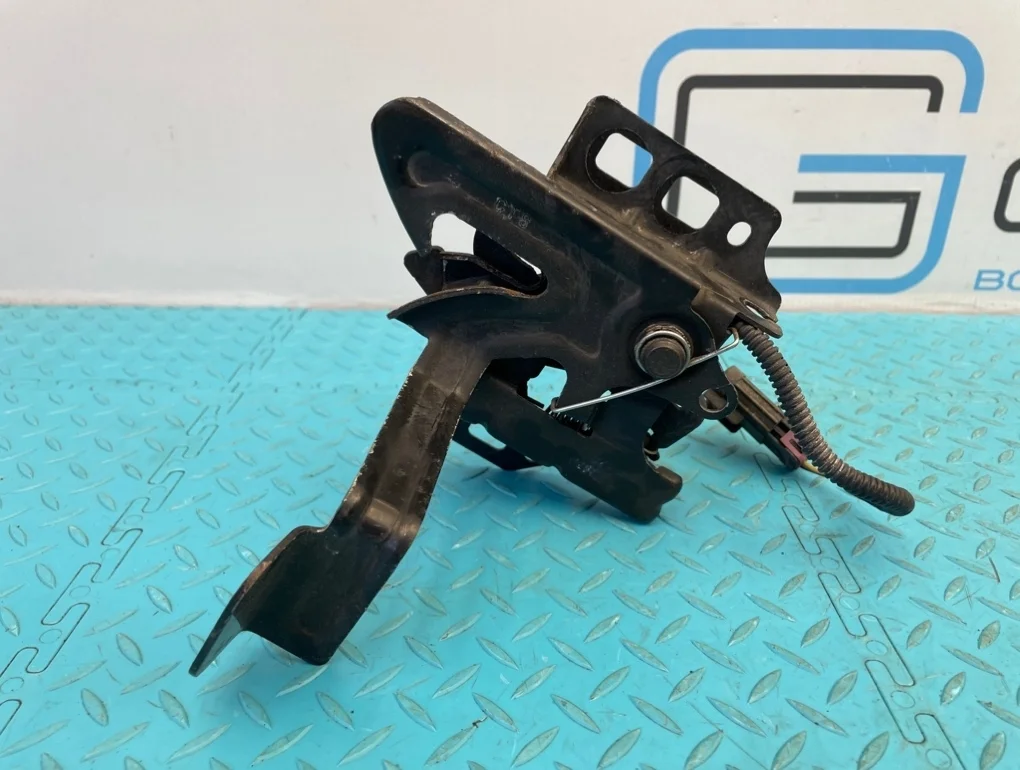 Замок капота Cadillac Cts 2009 20761110 GMX322 LLT 3.6