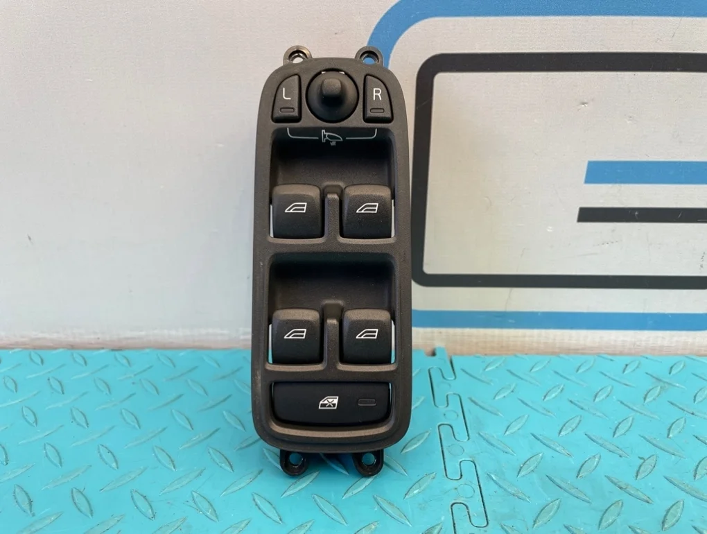 Блок стеклоподъемников Volvo Xc60 2012 31334346 DZ B4204T7 2.0, передний правый